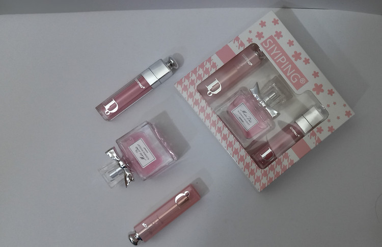 ست کادویی شاین لب و مینی عطر و بالم لب